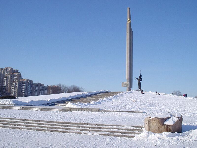 Фото: Минск, проспект Машерова, обелиск "Город-герой".